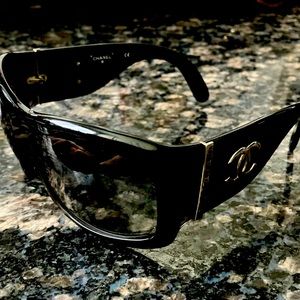 Authentic Chanel Sunglasses w/case